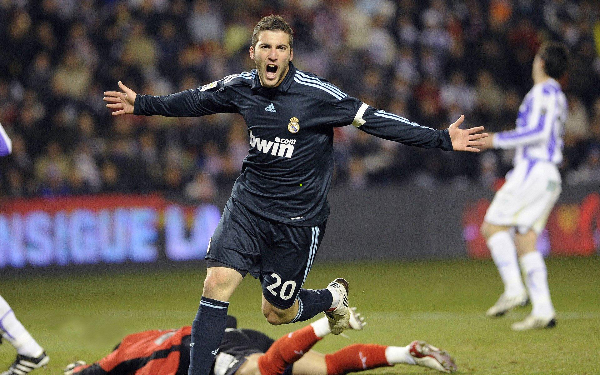 中超焦点对决，阿德本罗法比奥双双建功 北京国安两球完胜山东泰山