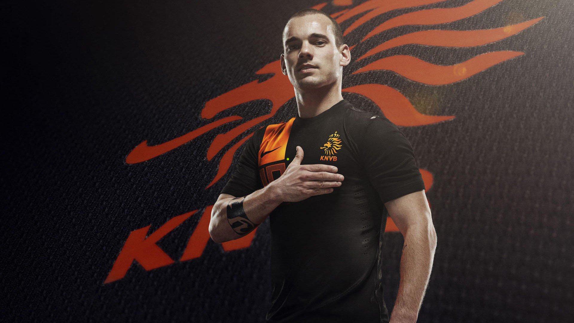 埃弗拉放弃回国效力引发国际关注,外媒披露其被卓尔俱乐部限制自由风波